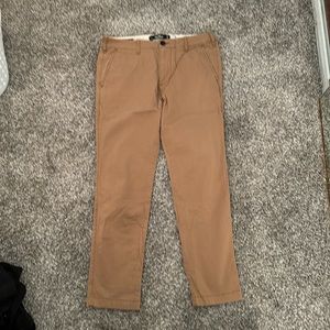 Hollister chino’s.